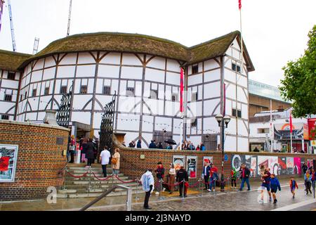 Shakespeare`s Globe -Oak-and-thatch replica of original Elizabethan